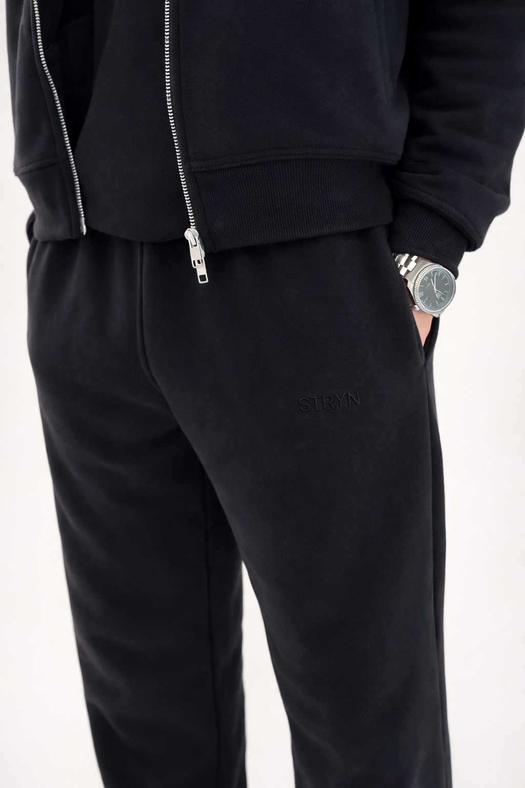 The Signature Everyday Noir Uncuffed Joggers