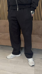 The Signature Everyday Noir Uncuffed Joggers