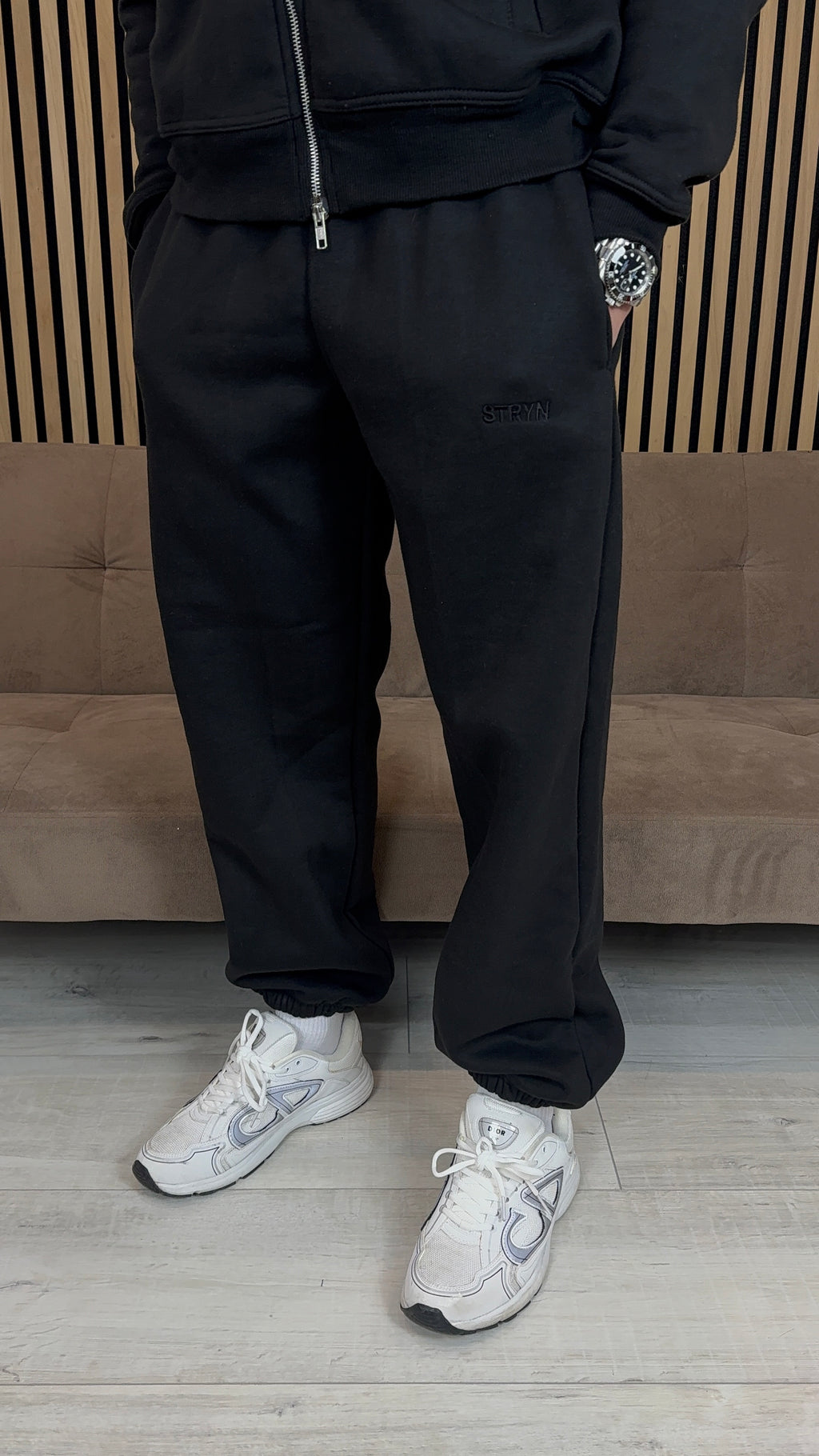 The Signature Everyday Noir Cuffed Jogger