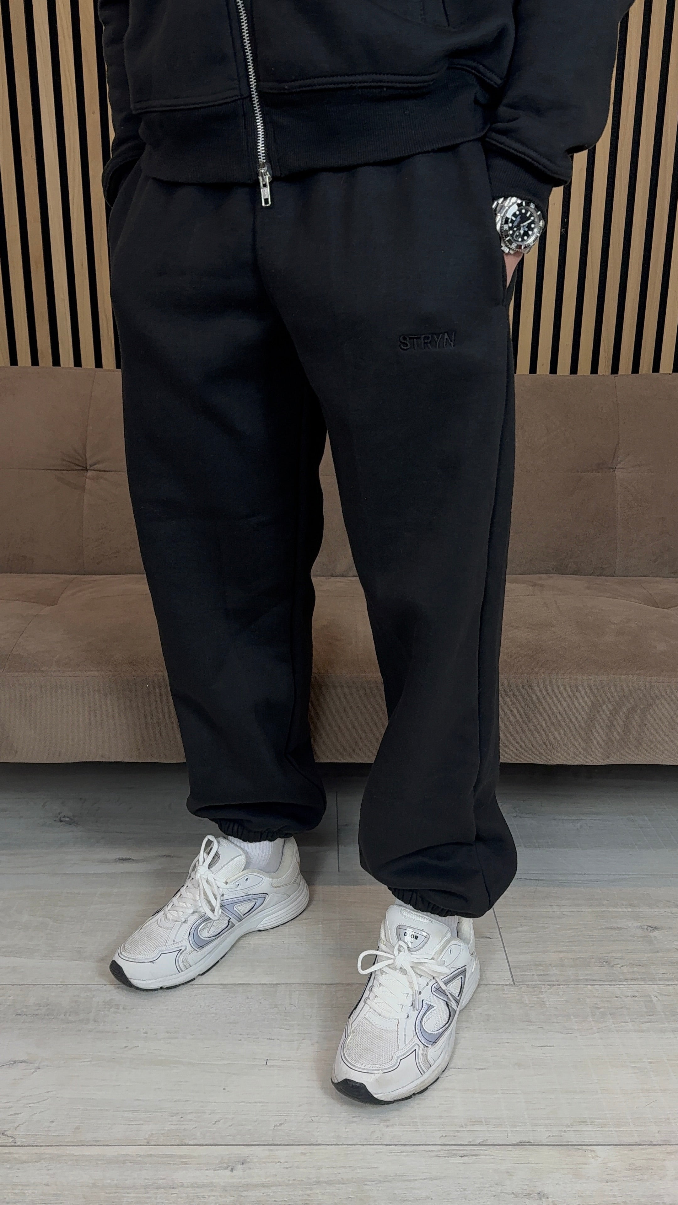 The Signature Everyday Noir Cuffed Jogger