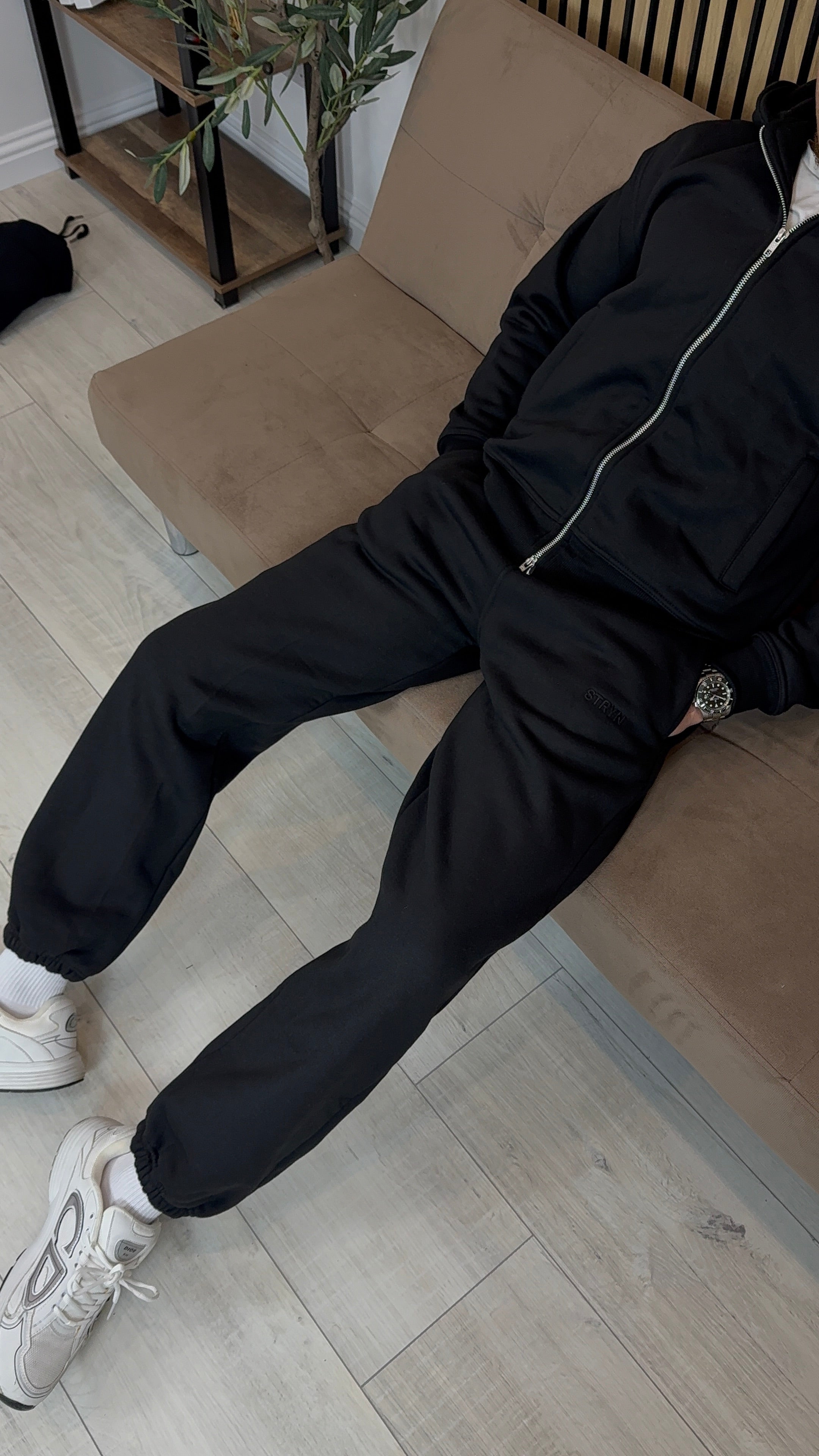 The Signature Everyday Noir Cuffed Jogger