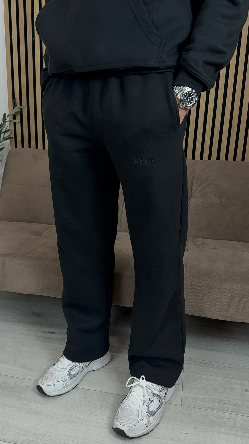 The Signature Everyday Noir Uncuffed Joggers